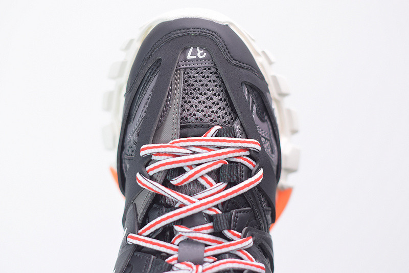 bc track sneaker