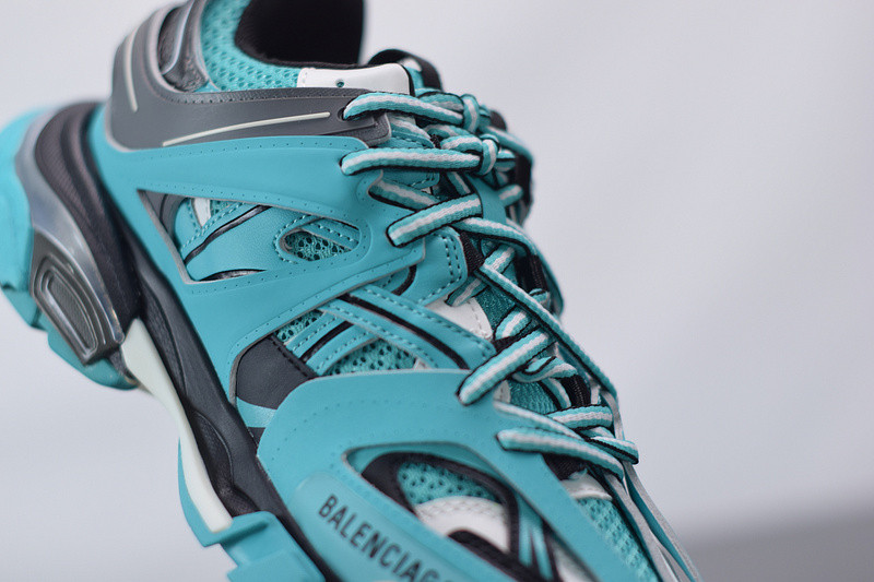 bc track sneaker