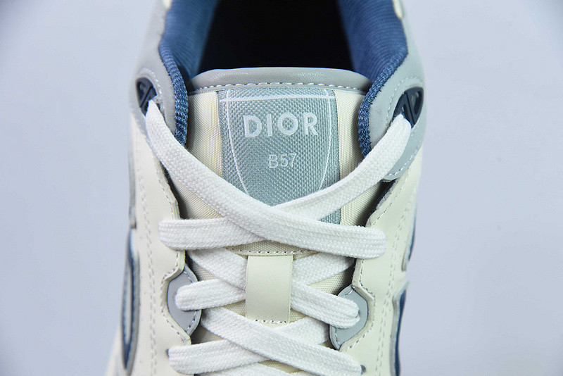 dio* sneaker