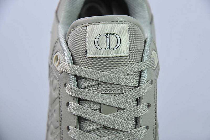 dio* sneaker