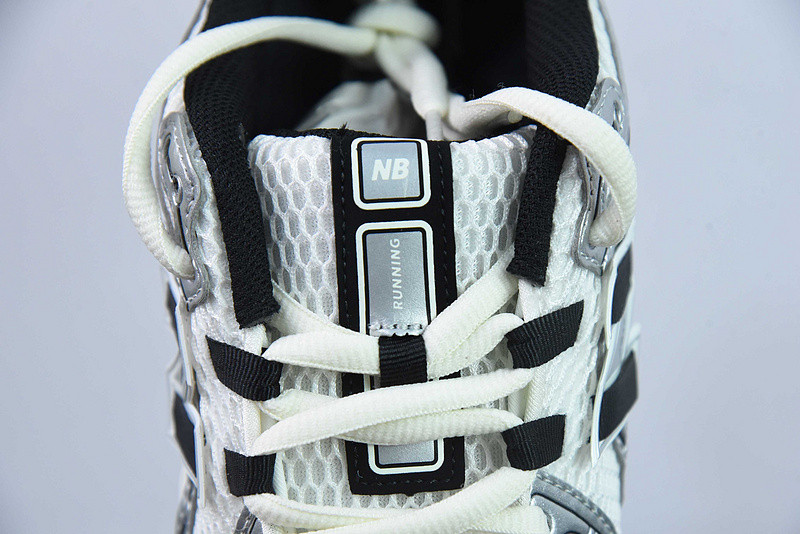 NEW BALANCE SNEAKER