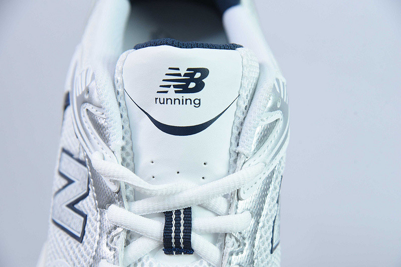 NEW BALANCE SNEAKER