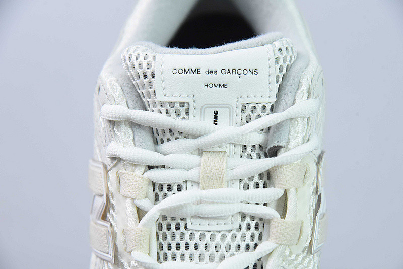 NEW BALANCE SNEAKER