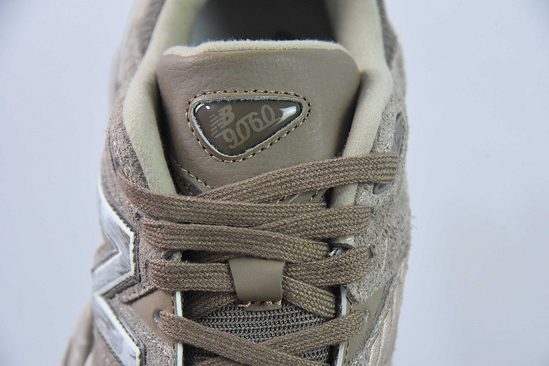 NEW BALANCE SNEAKER