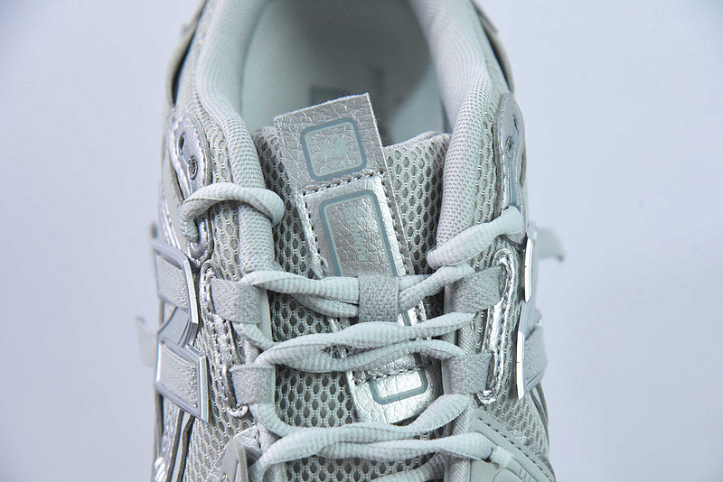 NEW BALANCE SNEAKER