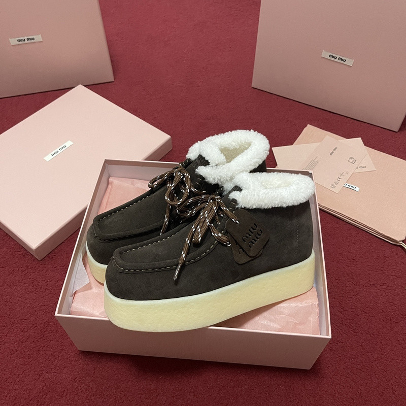 M1um1u sneaker