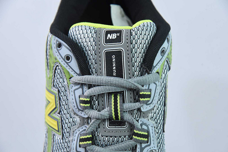NEW BALANCE SNEAKER