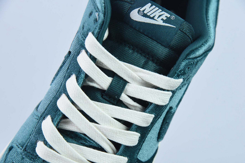 nike dunk low “green velvet“ dz5224-300