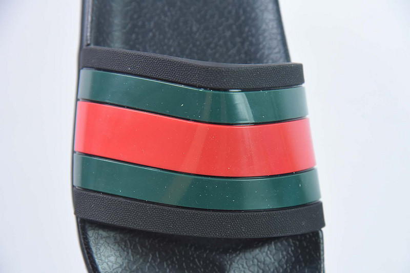 g*u*i sandals