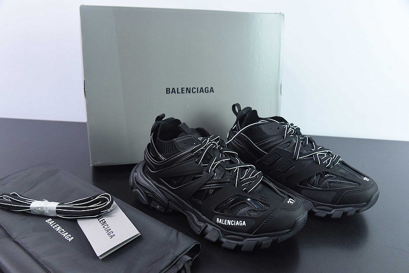 bc track sneaker