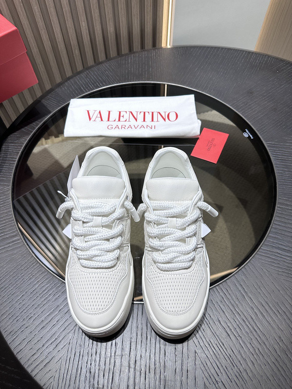 Va1e*ntin0 sneaker