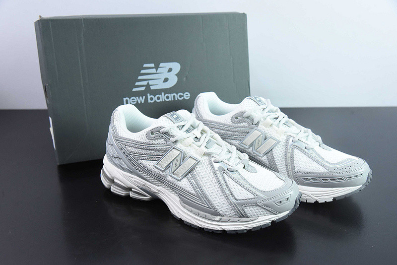 NEW BALANCE SNEAKER
