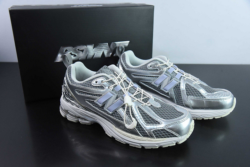 NEW BALANCE SNEAKER