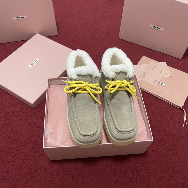 M1um1u sneaker