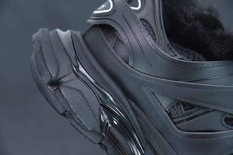 bc track sneaker