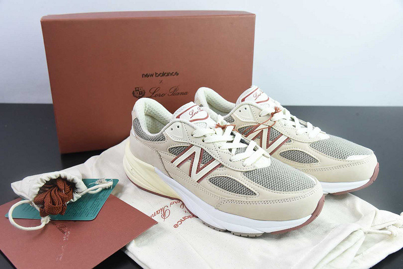 NEW BALANCE SNEAKER