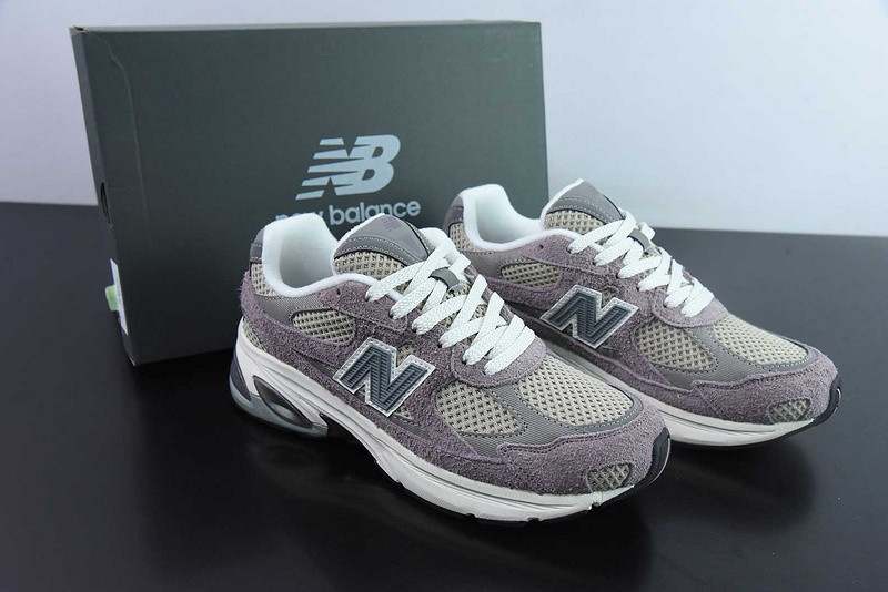 NEW BALANCE SNEAKER