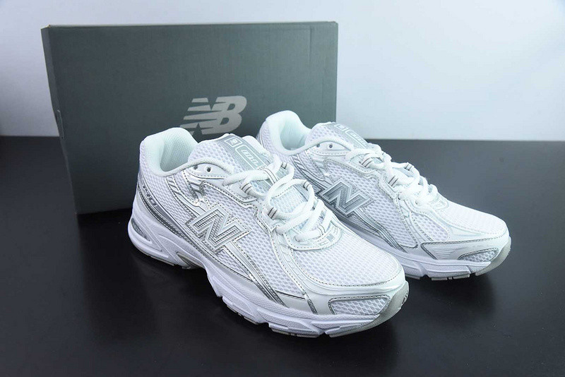 NEW BALANCE SNEAKER