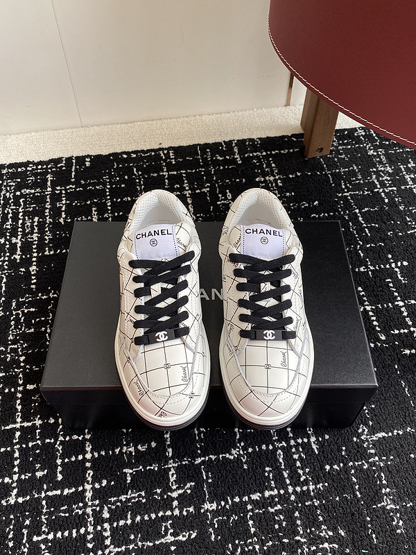Ch**el sneaker