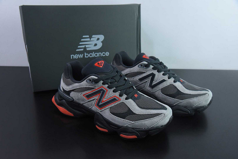 NEW BALANCE SNEAKER