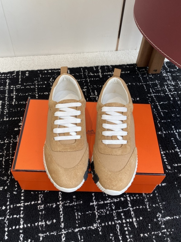 H**me5 sneaker