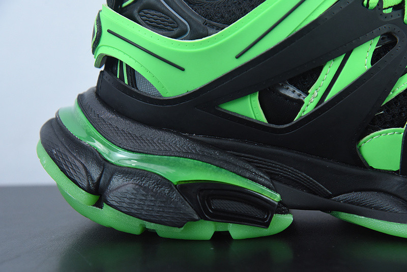 bc track sneaker