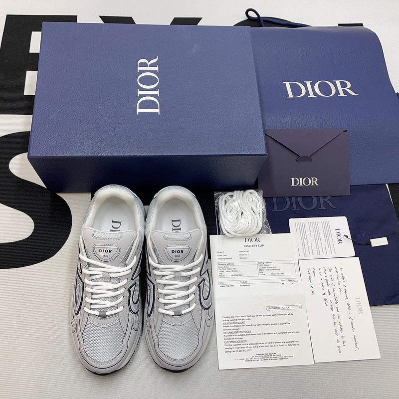 dio* sneaker