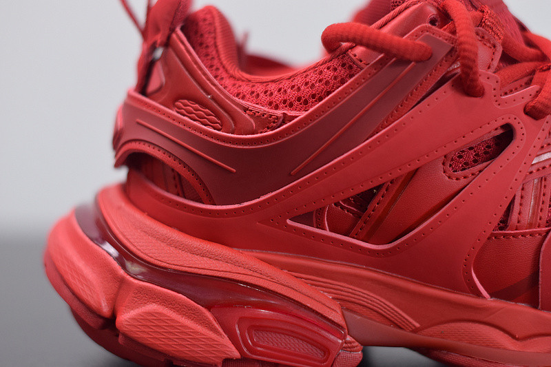 bc track sneaker