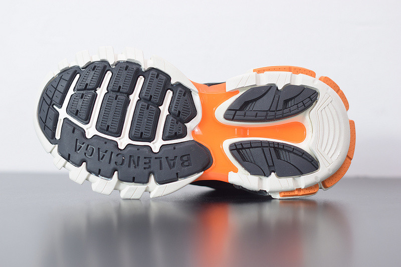 bc track sneaker