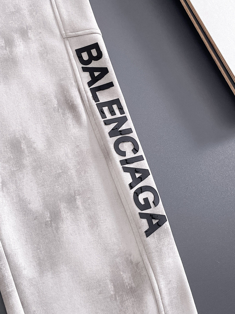 Ba1en*iaga Clothes