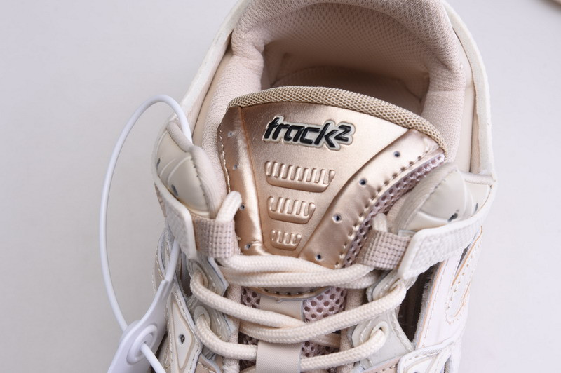 bc track sneaker