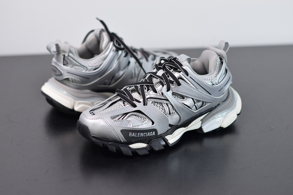 bc track sneaker