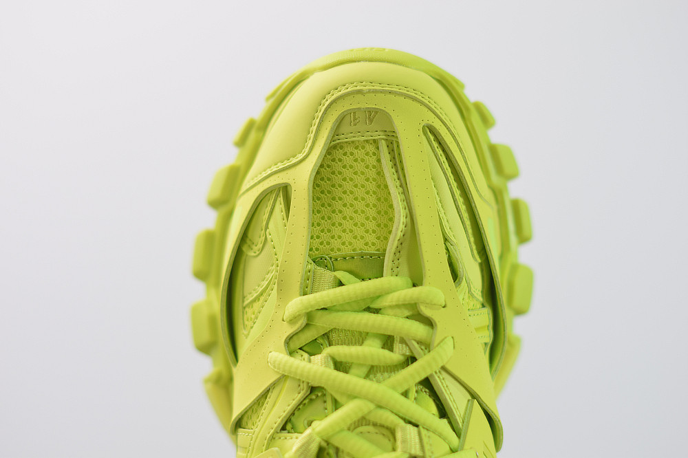 bc track sneaker