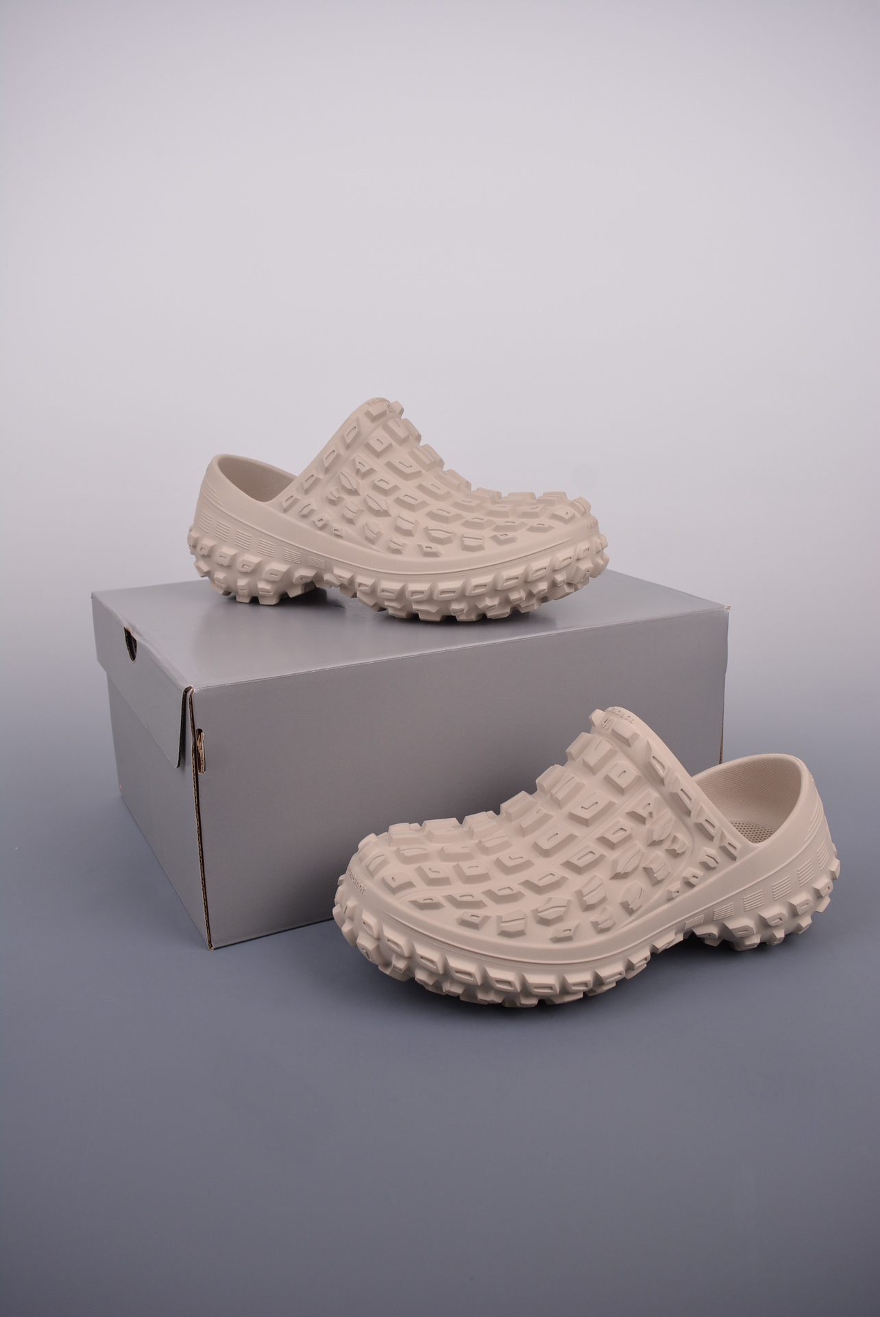 Ba*len*cia*ga defender slip-on clogs