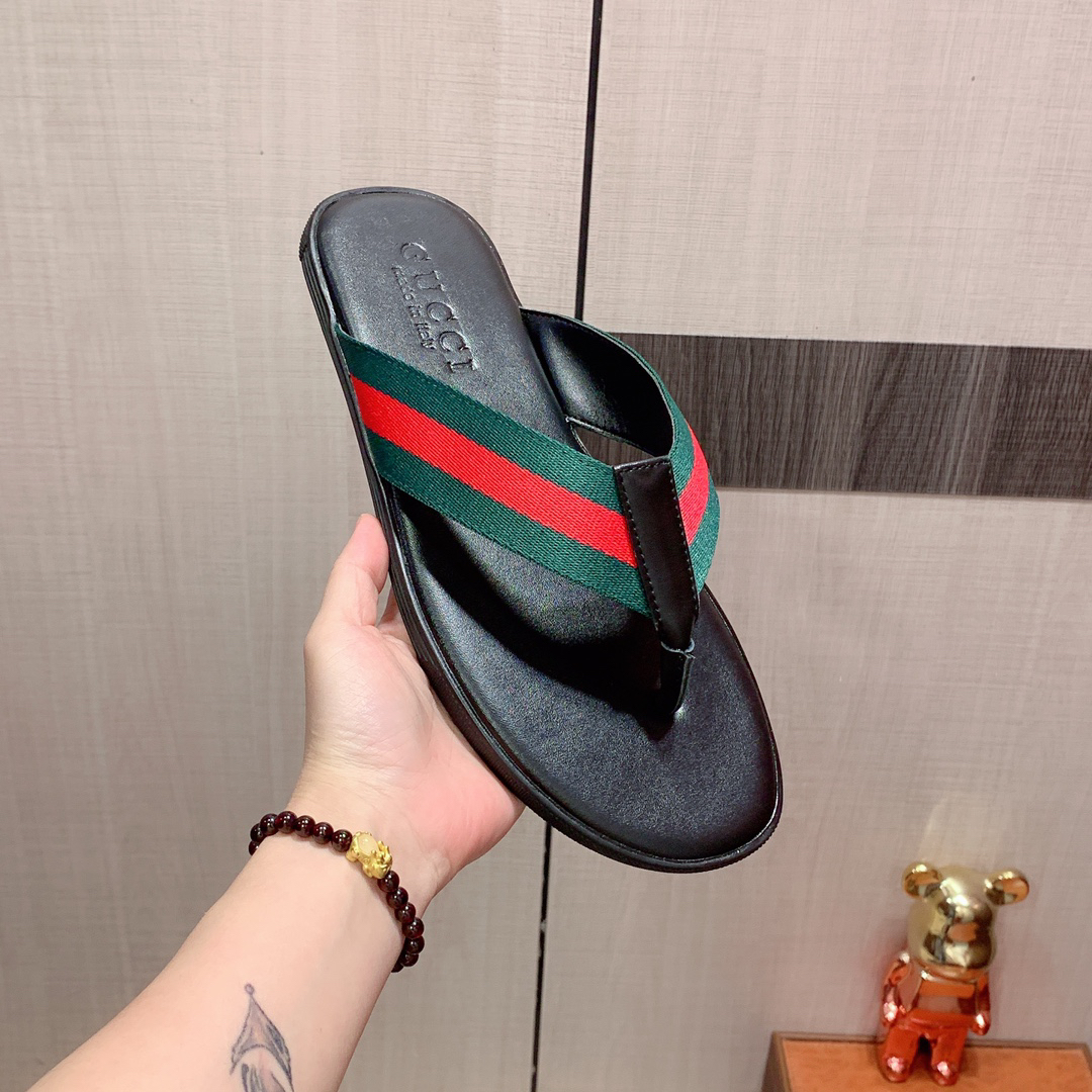 g*u*i sandals