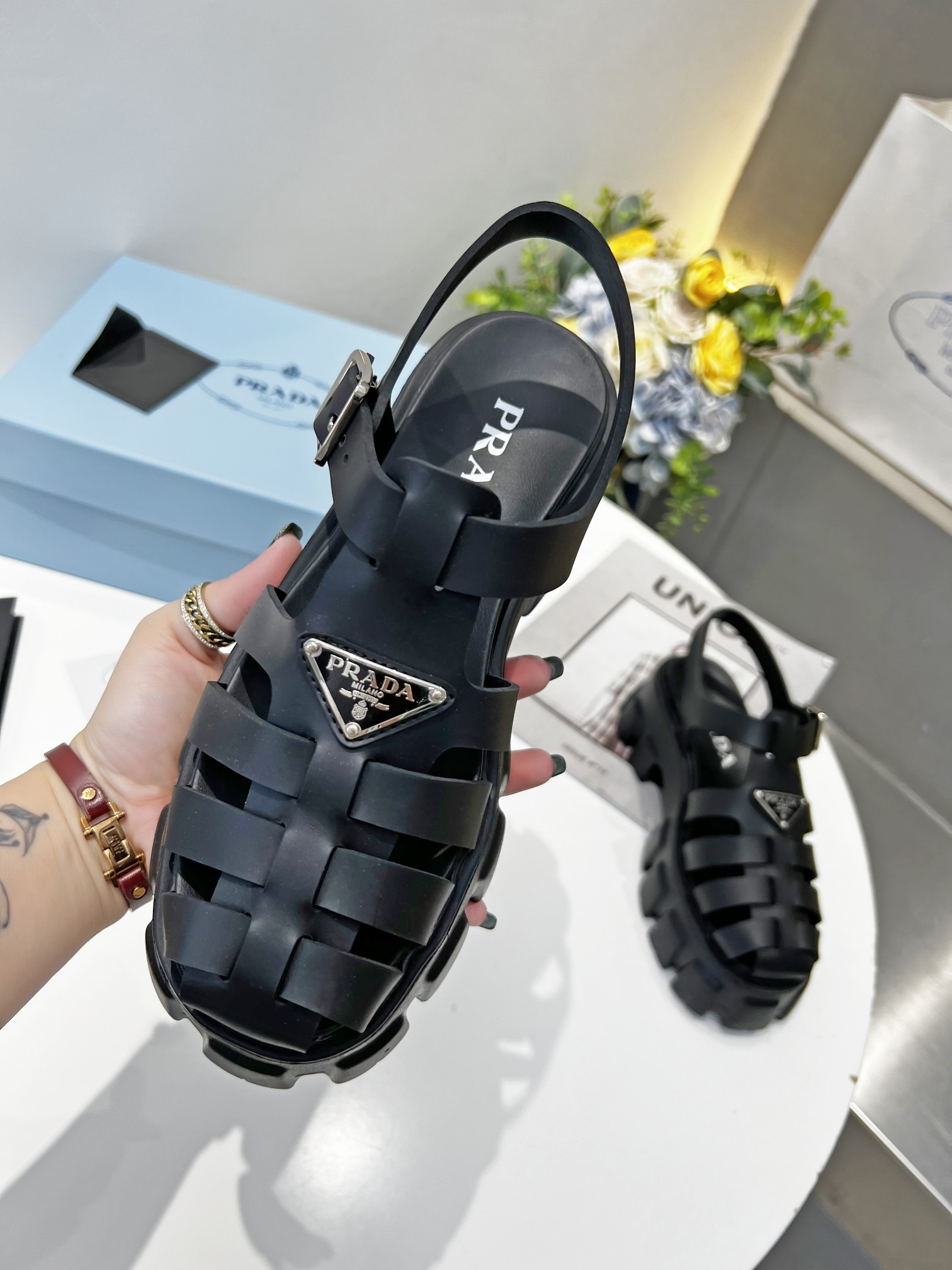 Pra*a sandals