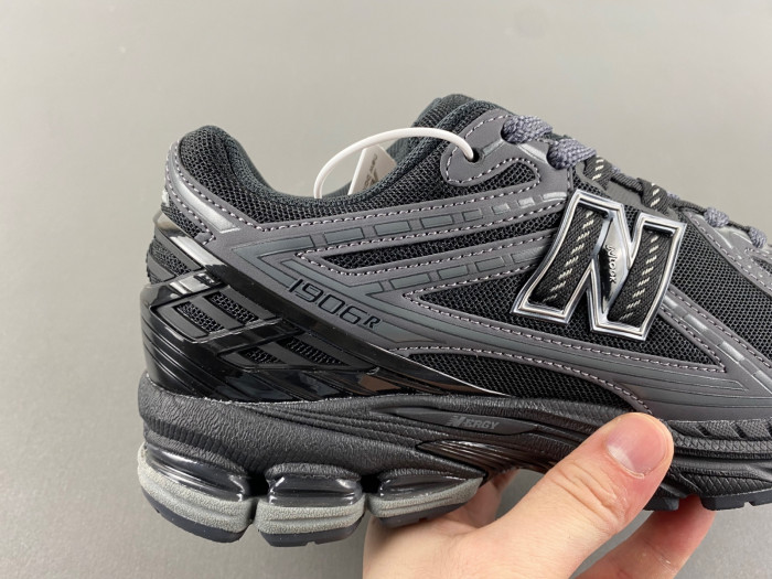 New Balance 1906R