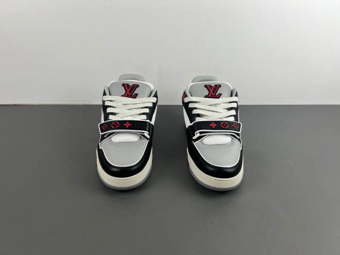 LV TRAINER SNEAKER LV-000555