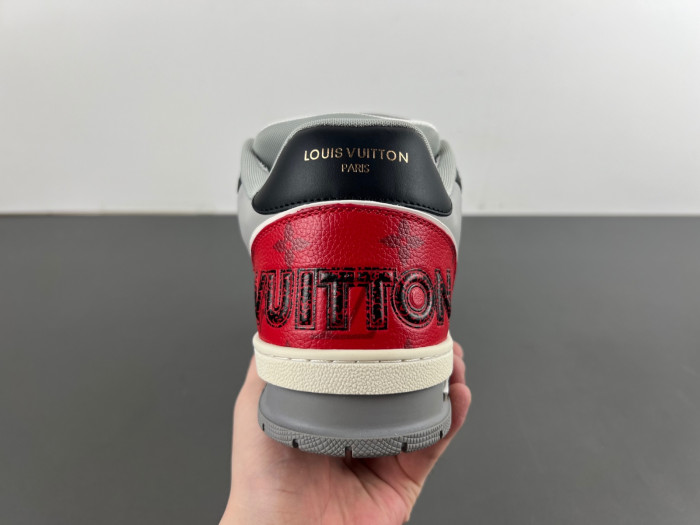 LV TRAINER SNEAKER LV-000555