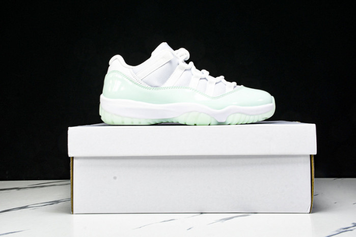 Wmns Air Jordan 11 Retro Low 