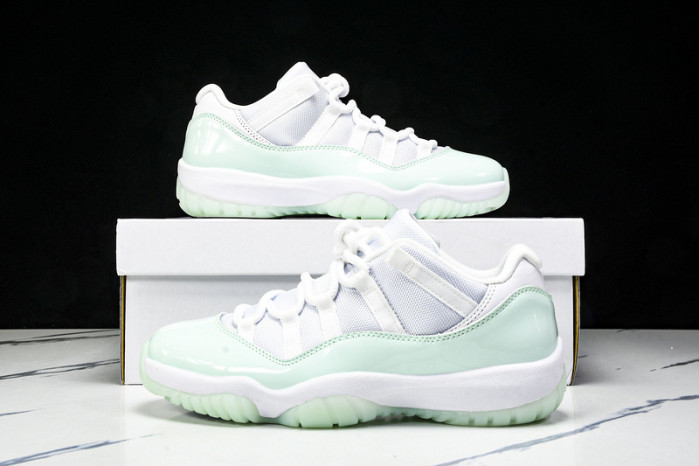 Wmns Air Jordan 11 Retro Low 