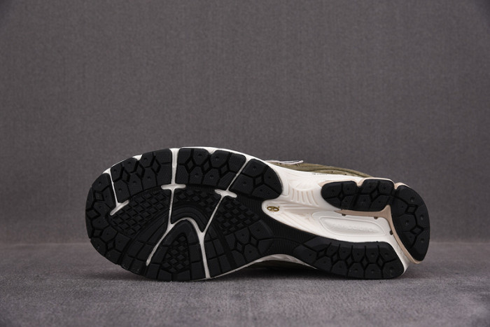 NEW BALANCE SNEAKER NB050