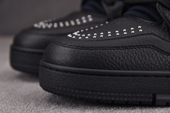 LV TRAINER SNEAKER LV-000568