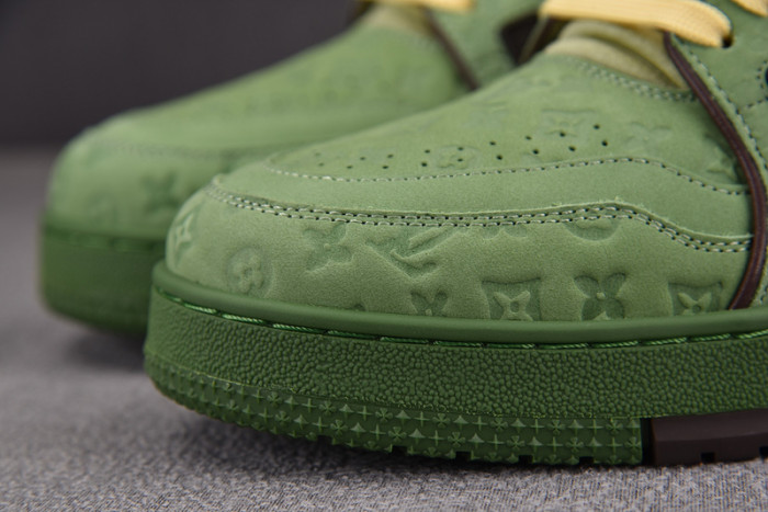 LV TRAINER SNEAKER LV-000592