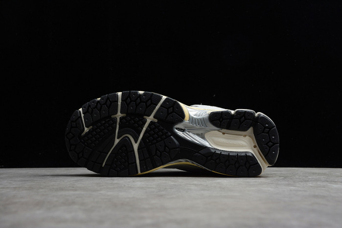 NEW BALANCE SNEAKER 003