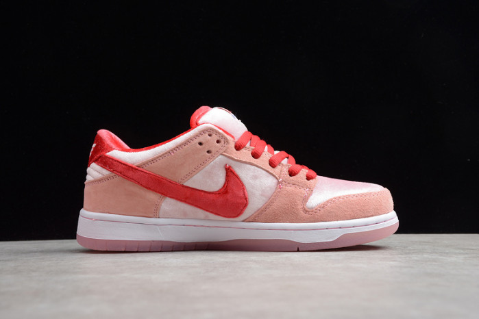 Nike Dunk SB Low strangelove skateboards CT2552-800