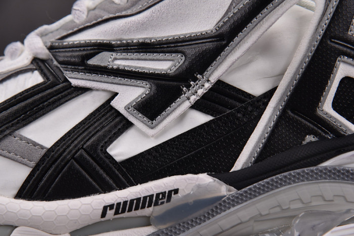 RUNNER SNEAKER RS106