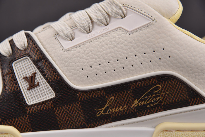 LV TRAINER SNEAKER LV-000588