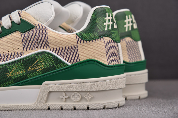 LV SNEAKER LV-000110