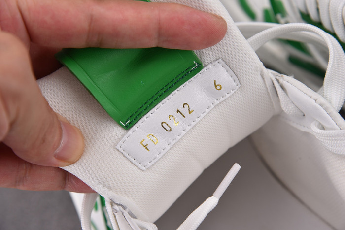 LV SNEAKER LV-000140